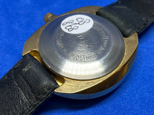 Load image into Gallery viewer, Vintage Timex Viscount Mens Water Resistant Self-Wind Automatic Mechanical Watch