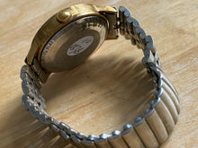 Load image into Gallery viewer, Vintage Timex Viscount Mens Gold Tone Self-Wind Automatic Mechanical Watch Hours