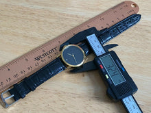 Load image into Gallery viewer, VTG Unbranded Mens 17 Jewels Gold Tone Leather Hand Wind Mechanical Watch Hours