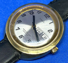 Load image into Gallery viewer, Vintage Timex Viscount Mens Water Resistant Self-Wind Automatic Mechanical Watch