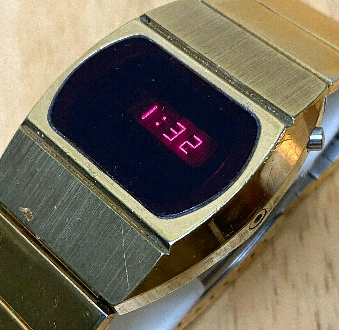 VTG Sears Phasar 2000 Men Gold Tone Barrel RED LED Digital Watch Hour Vfashionwatches