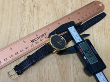 Load image into Gallery viewer, Vintage Unbranded Mens Classic Gold Tone Black Hand-Wind Mechanical Watch Hours
