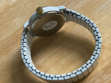 Load image into Gallery viewer, Vintage Majesti Flying Over USA Lady Bubble Dome Hand-Wind Mechanical Watch Hour