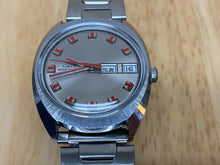 Load image into Gallery viewer, Stunning Vintage 1973 Timex Marlin Mens Silver Hand-Wind Mechanical Watch Hours