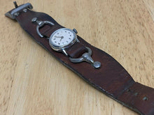 Load image into Gallery viewer, Vintage Timex Lady Silver Leather Bund Band Hand-Wind Mechanical Watch Hours