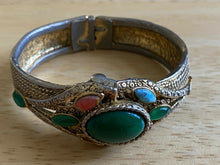 Load image into Gallery viewer, Vintage Geneva Lady 17 Jewel Stones Cuff Bangle Hand-Wind Mechanical Watch Hour