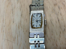 Load image into Gallery viewer, Vintage Seiko 1520-3339 Lady 17 Jewels Gold Tone Hand-Wind Mechanical Watch Hour