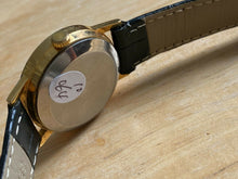 Load image into Gallery viewer, VTG Unbranded Mens 17 Jewels Gold Tone Leather Hand Wind Mechanical Watch Hours