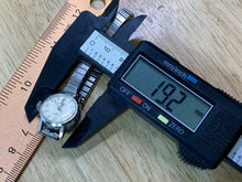Load image into Gallery viewer, Vintage Timex 400 Lady Silver 17 jewels Stretch Hand-Wind Mechanical Watch Hours