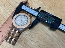 Load image into Gallery viewer, Nice Unbranded Mens Light Solid Wood Analog Quartz Watch Hours~Date~New Battery