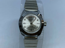 Load image into Gallery viewer, Vintage Geneva Lady Silver Fluted Bezel Stretch Hand-Wind Mechanical Watch Hours