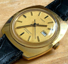 Load image into Gallery viewer, Vintage Timex Viscount Mens Gold Tone Self-Wind Automatic Mechanical Watch Hours
