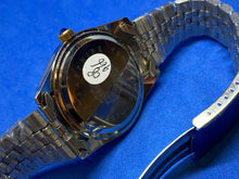 Load image into Gallery viewer, Unused Sapphire time Men Gold Fluted Bezel Analog Quartz Watch Hours~New Battery
