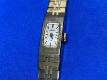 Load image into Gallery viewer, Vintage Seiko 1520-3339 Lady 17 Jewels Gold Tone Hand-Wind Mechanical Watch Hour
