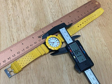 Load image into Gallery viewer, VTG Gruen Men Lady 50m Moving Bezel Yellow Black Quartz Watch Hours~New Battery
