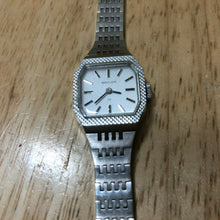 Load image into Gallery viewer, Vintage Baylor Swiss Lady 17J Silver Barrel Hand-Winding Mechanical Watch Hours

