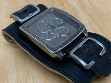 Load image into Gallery viewer, GUESS Mens Bund Band Antique-Silver-Finish Analog Quartz Watch Hours~New Battery
