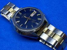 Load image into Gallery viewer, VTG Seiko DX 6106 Mens 17J Silver Blue Self-Wind Automatic Watch Hours~Day Date
