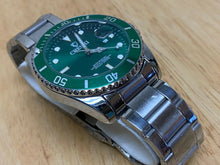 Load image into Gallery viewer, CHENXIN Men Submariner-Style Green Silver Analog Quartz Watch Hour~Date~New Batt
