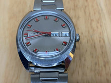 Load image into Gallery viewer, Stunning Vintage 1973 Timex Marlin Mens Silver Hand-Wind Mechanical Watch Hours
