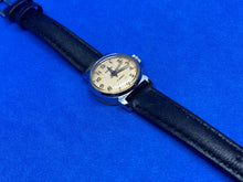 Load image into Gallery viewer, Vintage Starlite Lady 17 Jewels Silver Leather Hand-Wind Mechanical Watch Hours
