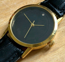 Load image into Gallery viewer, VTG Unbranded Mens 17 Jewels Gold Tone Leather Hand Wind Mechanical Watch Hours
