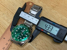 Load image into Gallery viewer, CHENXIN Men Submariner-Style Green Silver Analog Quartz Watch Hour~Date~New Batt
