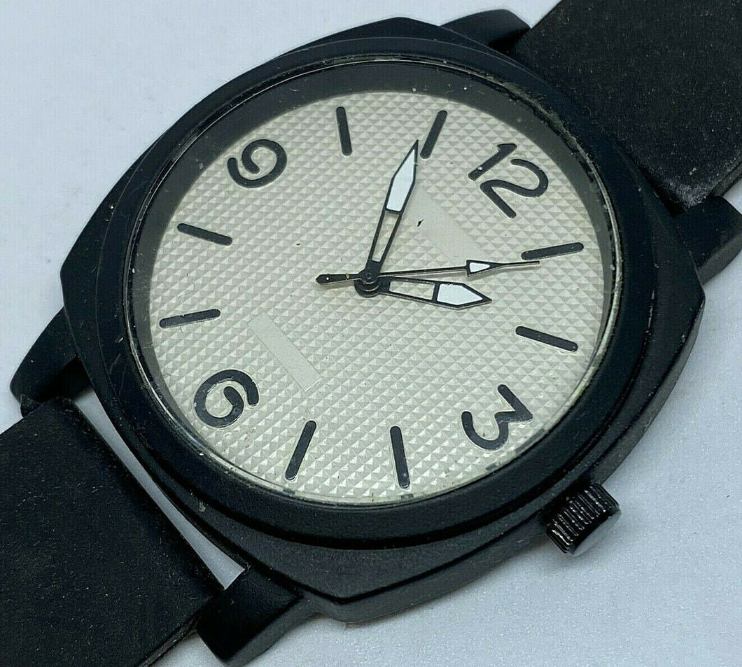 Unbranded Men Black Silver Textured Dial Analog Quartz Watch Hours~New Battery