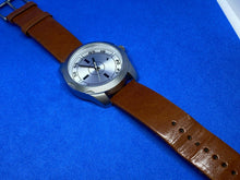 Load image into Gallery viewer, Nice Fastrack India DD876 Mens 50m Leather Analog Quartz Watch Hours~New Battery
