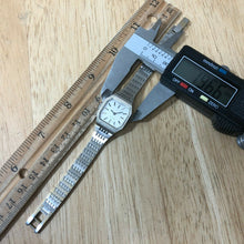 Load image into Gallery viewer, Vintage Baylor Swiss Lady 17J Silver Barrel Hand-Winding Mechanical Watch Hours
